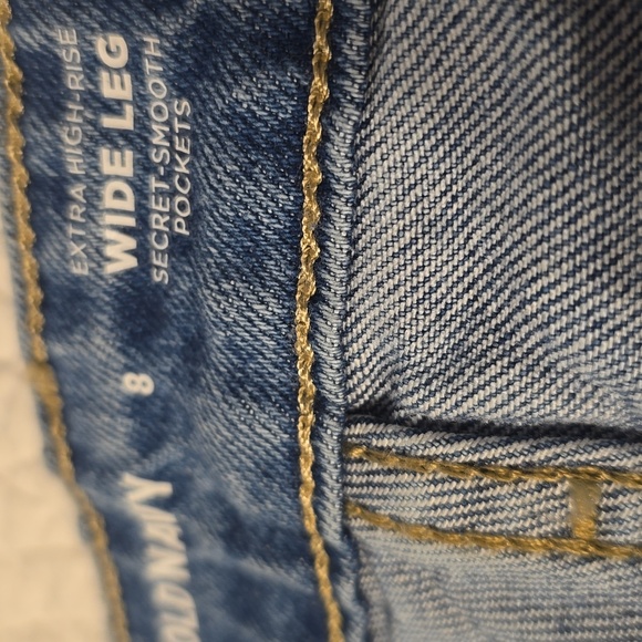 Old Navy Wide Leg Jeans - Picture 5 of 17
